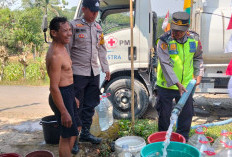 Polsek Jatinegara Salurkan 5.000 Liter Air Bersih Untuk Warga Dukuhbangsa