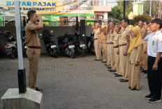 Pimpin Apel Pagi, Lurah Bojongbata Pastikan Kesiapan Pelayanan Awal Pekan Seluruh Perangkat