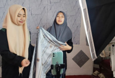 Santri Ponpes Roudlotul Quran Semarang Live TikTok Jualan Sarung Saat Ramadan, Tetap Setor Hafalan Al-Qur’an