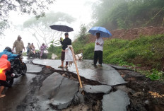 Jalan Penghubung Bojong–Jatinegara Tegal Amblas, Warga Diminta Waspada Longsor Susulan