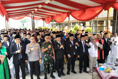 Dilantik di Tepi Jalan, 448 Pejabat Pemkab Tegal dapat Pesan Keras dari Bupati Ischak