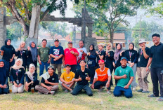 Mahasiswa KKN UMUS Brebes Sinergi dengan Warga Kerja Bakti di Desa Randusari