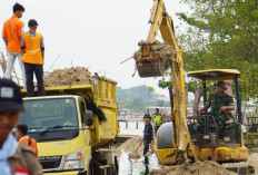 Dampak Banjir dan Longsor Jepara, Pantai Teluk Awur Dikepung Ratusan Ton Sampah