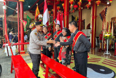 Suka Cita Warga Tridharma Rayakan Bwee Gee, Kirab Barongsai Keliling Kota Kudus