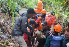 Dua Hari Menghilang Terseret Ganasnya Banjir, Bocah Perempuan di Kudus Ditemukan Tewas