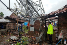 Angin Kencang Terjang Demak, Tower Mitratel Ambruk Timpa Empat Rumah Warga