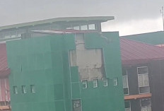 Diterjang Angin Kencang, Fasad Ma’had Al-Jamiah UIN Walisongo Semarang Rontok Berjatuhan