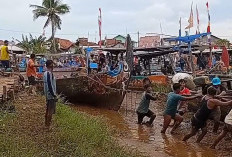 Banjir Roban Barat, Warga Gotong Royong Selamatkan 4 Kapal Hanyut