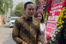 Sespri Prabowo Mendadak Datangi Rumah Jokowi di Solo Didampingi Perempuan Cantik