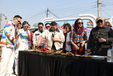 Bawa Artis Lomba Makan Sate, Wali Kota Tegal 'Gaspol' Promosikan Kuliner Khas Kota Bahari di Karnaval SCTV