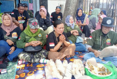 Loyalis Sudewo Gelar Bancakan di Depan Pengadilan Tipikor Semarang, Doakan Kesehatan dan Kebebasan