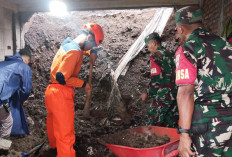 Tembok Garasi Rumah Warga di Salatiga Ambrol, Tiga Orang Tertimbun Material Seorang Mandor Tewas di Tempat