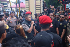 Simpatisan Grib Jaya Protes Polres Jepara, Desak Pelaku Perobekan Baju Ditangkap
