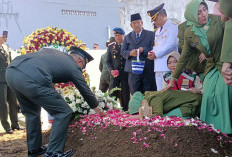 Tangis Keluarga Iringi Pemakaman Kopda Farizal Romadhon di Kulon Progo, Gugur dalam Misi Perdamaian Lebanon