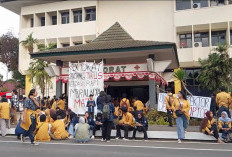 Ratusan Mahasiswa Unsoed Geruduk Rektorat, Desak Reformasi Struktural dan Berantas Praktik Korupsi