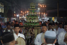 Kirab Gunungan 5.000 Takir Tutup Festival Bubur Suro Pekalongan 2026