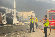 70 Persen Bangunan Pabrik Ikan di Pati Terbakar dan Labfor Polda Jateng Telusuri Penyebanya