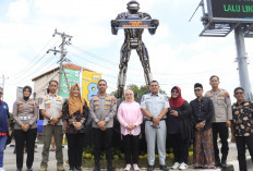 Robot Knalpot Brong Exit Tol Adiwerna Tegal Sambut Pemudik Nataru