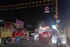 Portal 3,4 Meter Dikunci di Kedungpane, Truk Raksasa Dipaksa Putar Balik di Turunan Silayur