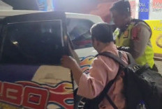 Pemudik Tuna Netra Diantar Polisi Pemalang Hingga ke Rumah, Bukti Kepedulian di Arus Mudik