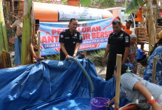Kemarau Panjang, Polres Kebumen Salurkan 11.000 Liter Air Bersih ke Kalisono