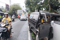 Mobil Carry Tua Tertancap di Jembatan Cengek Salatiga, Pengemudi Sempat Terjepit