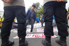 Ratusan Mahasiswa Geruduk Kodim 0733/KS Semarang, Desak Evaluasi Peradilan Militer dan Peran TNI di Sektor Sip