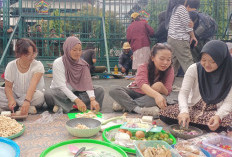 Aktivis Perempuan di Semarang Kritik MBG Lewat Aksi Memasak Kemarahan di Depan Kantor Gubernur
