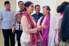 Bikin Takjub! Istri Menteri Investasi Borong Batik Karya Anak Disabilitas Jepara