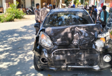 Daihatsu Ayla Vs Mitsubishi L300 Tabrakan di Simpang EMpat Klampeyan Salatiga