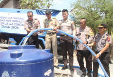 HUT Humas Polri ke-75, Polda Jateng Salurkan 16.000 Liter Air Bersih untuk Warga Jabungan