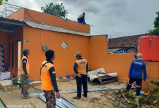 Atap Rumah Warga Kedungwuni Hancur Kena Puting Beliung, Lazismu Pekalongan Sigap Turun Tangan