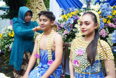 Duta Wisata Boyolali Ikut Tradisi Padusan di Umbul Tirtomarto