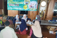 Warga Terisolir, Polsek Sayung Antar Bantuan dan Layanan Medis Bagi Warga Tambaksari Demak