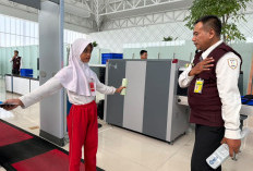 Bukan Sekadar Wisata Bandara, Puluhan Siswa SD Diajak Rasakan Langsung Simulasi Naik Pesawat di Bandara Ahmad 