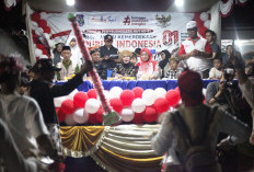 Malam Minggu Pecah! Ribuan Warga Kelurahan Bandung Tegal Tumpah Ruah Saksikan Kirab Budaya HUT RI