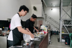 Pemilik Warung di Tembalang Sediakan Makan Gratis untuk Mahasiswa Sumatera Terdampak Banjir