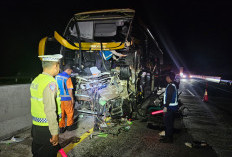 Bus Rombongan MI Kecelakaan di Tol Batang, Satu Meninggal Dunia