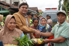 Warga Jepara Korban Bencana  'Dihujani' Beras Bulog 