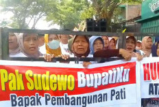 Ratusan Loyalis Sudewo Padati Tipikor Semarang, Minta Hakim Bebaskan Bupati Pati Nonaktif