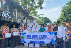 Giliran SMKN 1 Slawi Salurkan Bantuan Logistik Tanah Bergerak Padasari