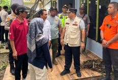 Tinjau Korban Bencana Angin Puting Beliung, Bupati Semarang Serahkan Bantuan  