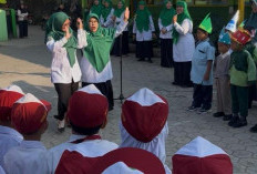 Guru Tampil Bak Model, MATAMUDA MI Nurul Islam Kawedusan Hadirkan Hari Pertama Sekolah yang Berkesan