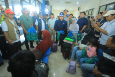 Jadi Korban Penipuan Tiket, Pemudik Asal NTB Terlantar di Terminal Tirtonadi Solo