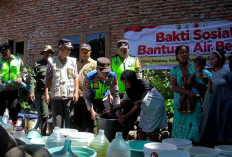 Kemarau Picu Ancaman Karhutla dan Kekeringan, Polisi Salurkan 5.000 Liter Air Bersih di Pemalang