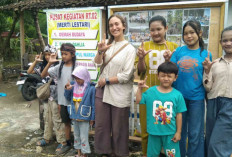 Bule asal Amerika Serikat Kunjungi Grobogan, Kepincut Tawu Sendang di Desa Ngombak