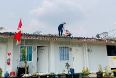 Sudah Jatuh Tertimpa Tangga, Atap Huntara Korban Tanah Gerak di Tegal Disapu Puting Beliung