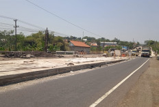 6,3 Kilometer Pantura Batang Sudah Dicor Beton, Kapan Rampung?