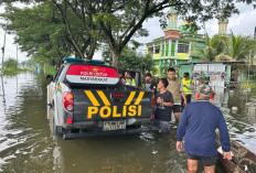 Dikepung Banjir Satu Meter, Warga Penderita Stroke Dievakuasi ke RSUD Kudus