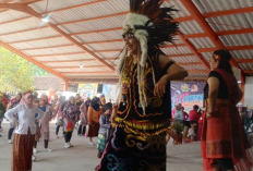 Senam Sehat Berbusana Adat, Susi Cing's Geber 'Olga Ambyaran' di Hari Ibu